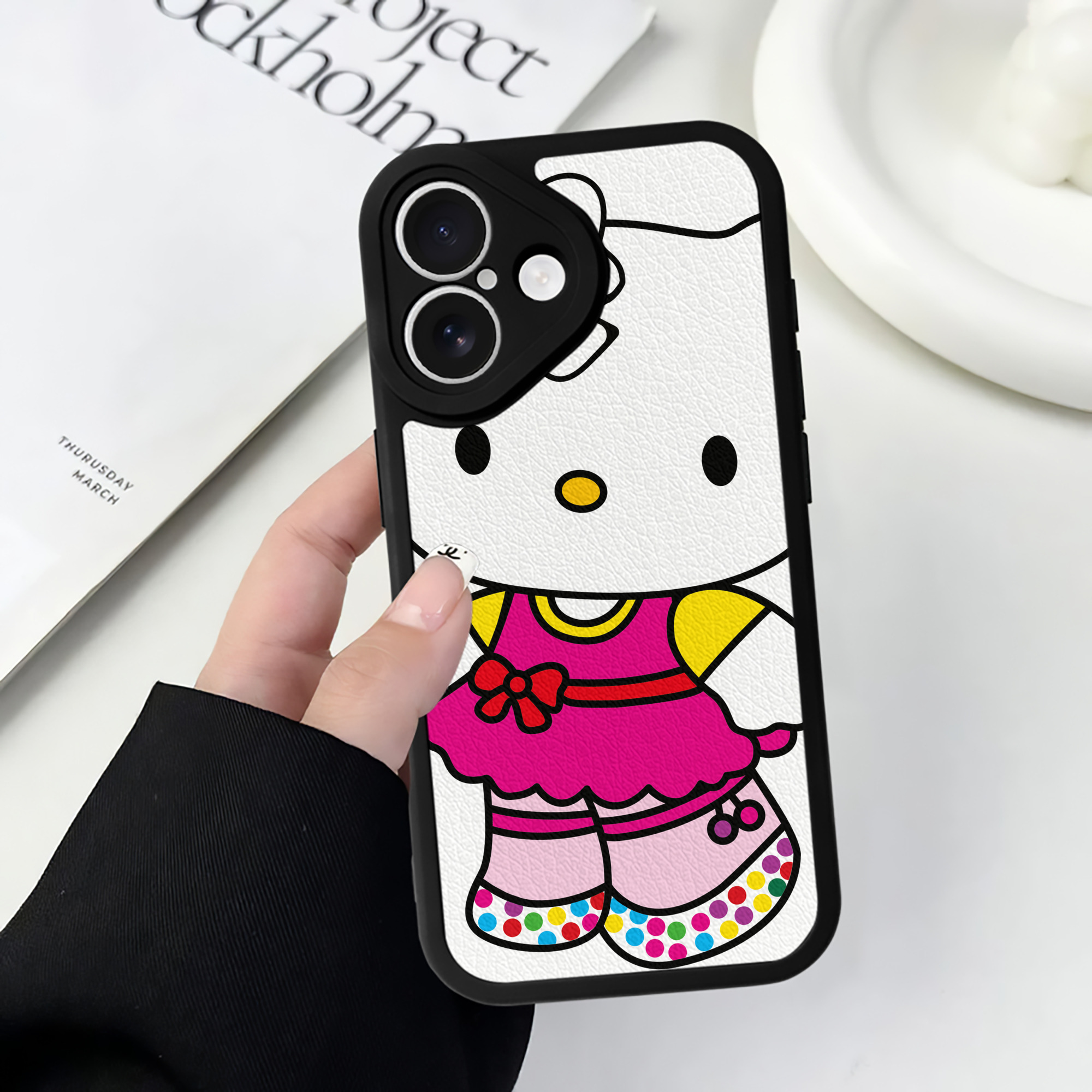 （画像用） Hello Kitty ハローキティ 【iPhone 16シリーズ対応】シリコンスマホケース（レザー調） 材質：シリコン